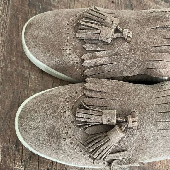 COM+SENS | Tassel Fringe Mirania Sneakers Sz 8 Women   Color: Greige - Picture 9 of 14